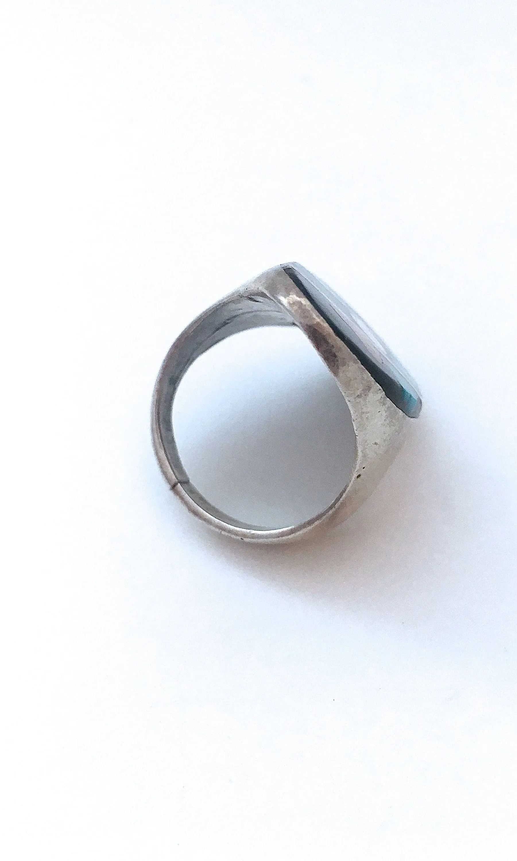 GRAPHIC SHAPES 1970s Onyx, Turquoise & Coral Inlay Ring, Sz 7 1/2